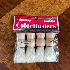 NEVER USED SCRAPBOOKING COLOR DUSTERS